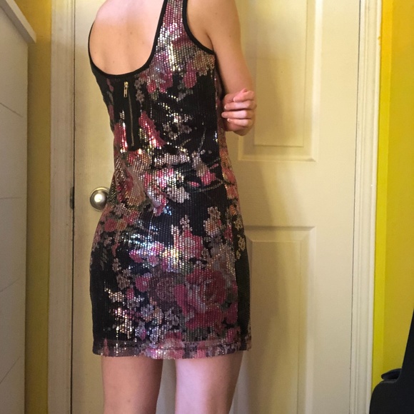 Mini sparkling dress ✨ - Picture 8 of 9